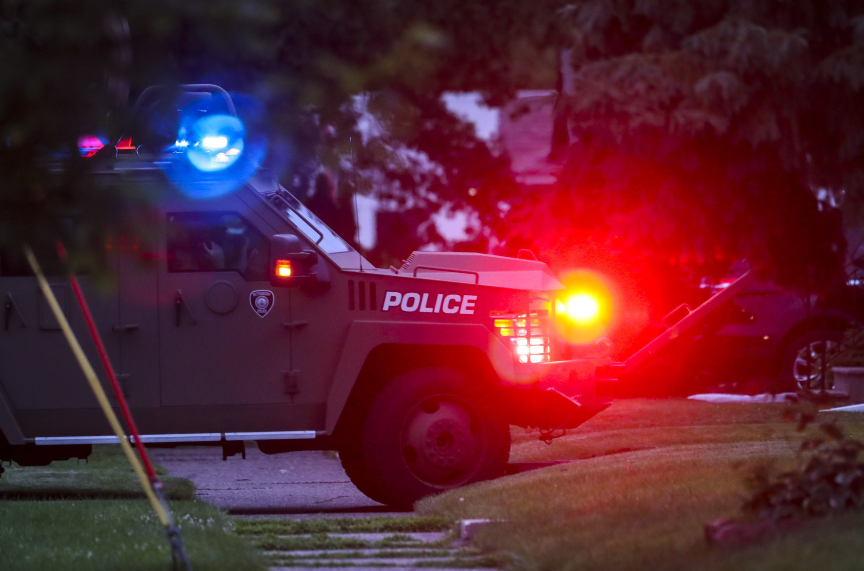 062318-qct-police-standoff-006